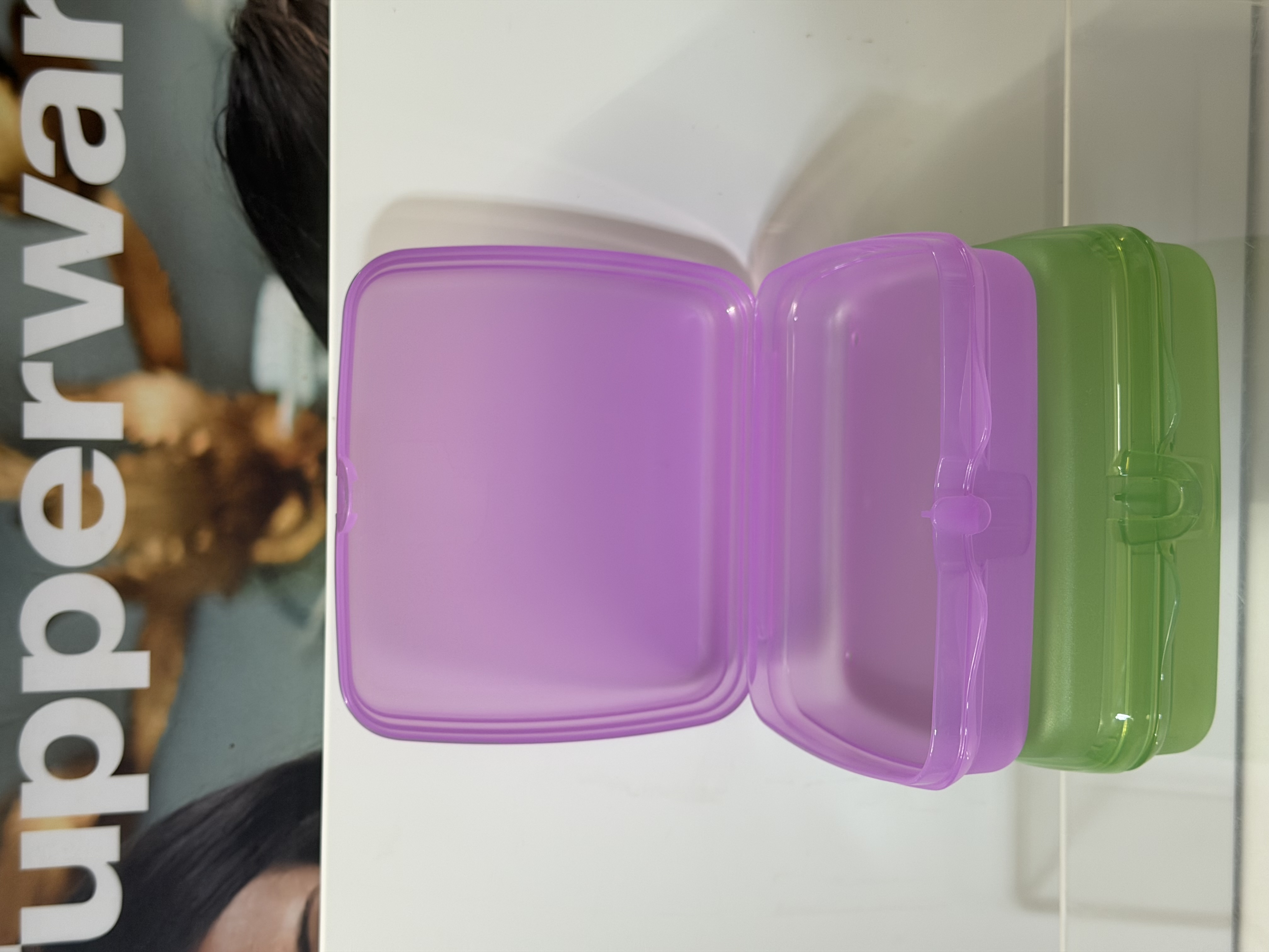 Sandwich keeper set of 2